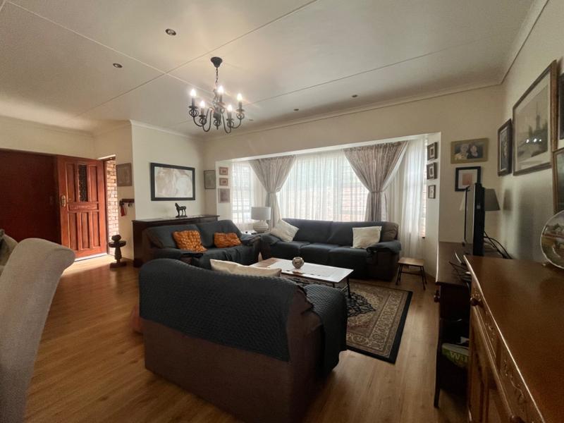 4 Bedroom Property for Sale in Fraaiuitsig Western Cape